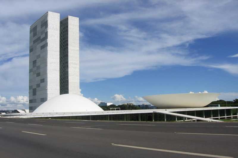 Kongres Narodowy w Brasili, zaprojektowany przez Oscara Niemeyera.