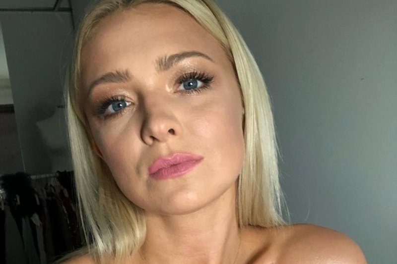 Mówi się, że stacja pozbyła się aktorki za jej poglądy polityczne.