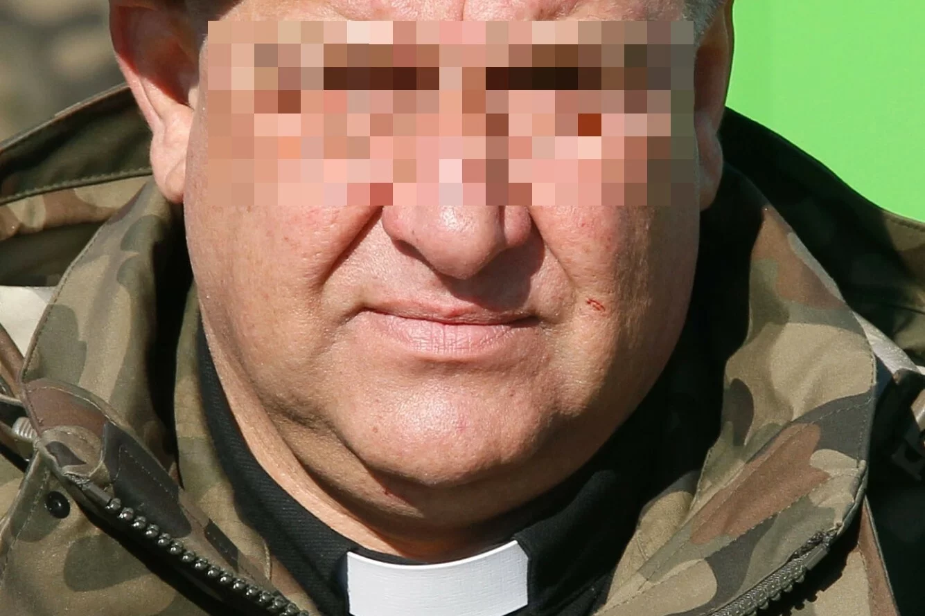 CBA zatrzymało księdza-generała. W tle afera z działkami Morawieckiego