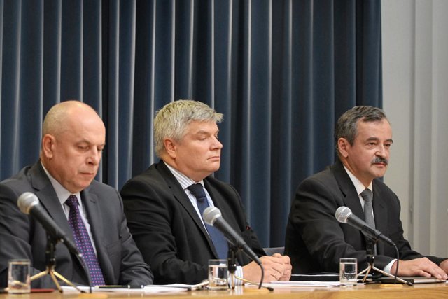 Zespół Macieja Laska uważa, że tezy zespołu parlamentarnego Antoniego Macierewicza nie są poparte materiałem dowodowym