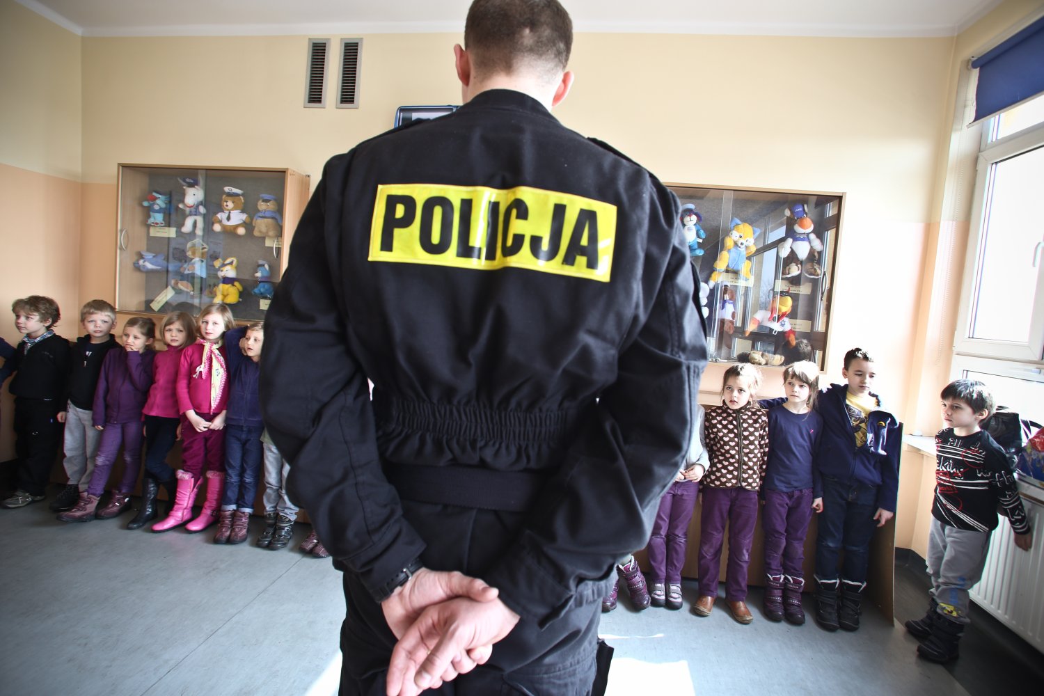 Policja pojawiła się w części szkół, w których trwa strajk nauczycieli. Zdjęcie jest jedynie ilustracją do tekstu.