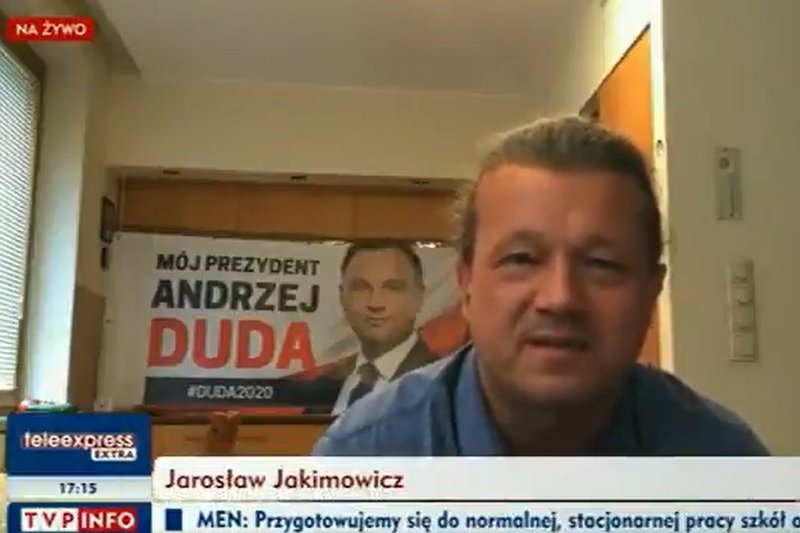 Jarosław Jakimowicz w programie TVP Info prezentował baner wyborczy Andrzeja Dudy.