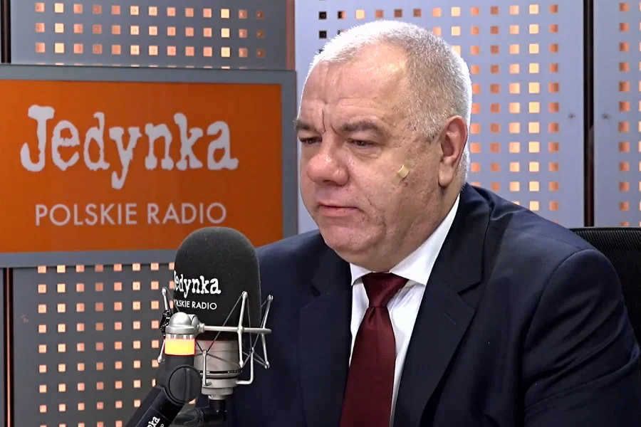 Jacek Sasin przekonuje, że przekazanie większej ilości środków z podatku PIT samorządom oznaczałoby koniec programów społecznych PiS.