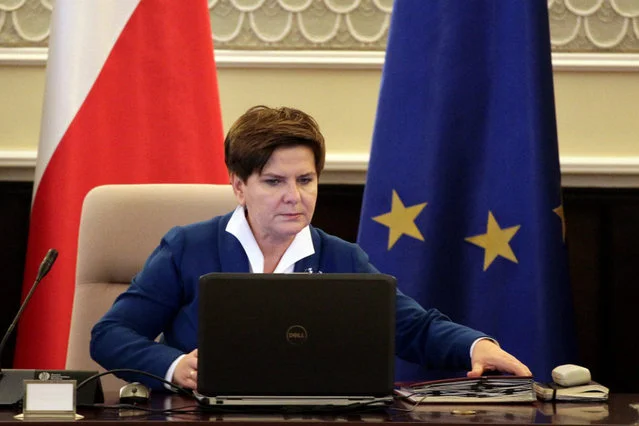 Premier Beata Szydło, od czasu swojej kampanii wyborczej, bardzo docenia rolę Twittera w dotarciu do wyborców.