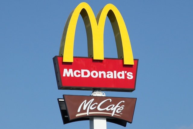 Niektóre polskie bary McDonald's dowożą hamburgery do klientów