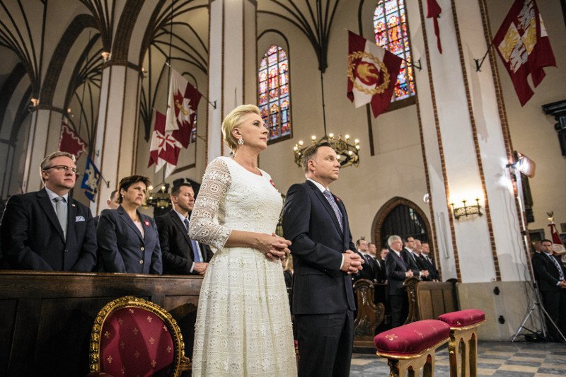 Obchody 550 -lecia parlamentaryzmu w Polsce mają się zacząć od mszy w katedrze św. Jana. POtem będzie jeszcze tylko orędzie prezydenta, obiad i tyle, a to wszystko za ponad milion złotych.