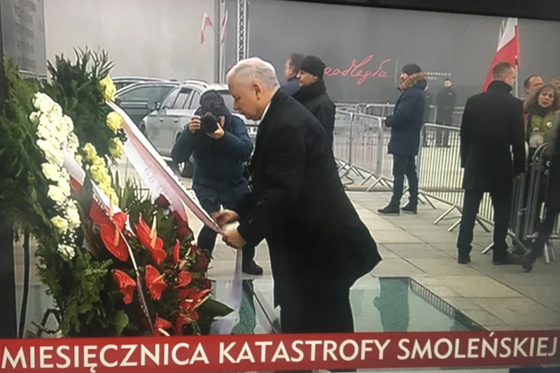 Odsłonięcie pomnika Lecha Kaczyńskiego zaplanowano na wieczór. Rano politycy PiS modlili się za ofiary katastrofy smoleńskiej.