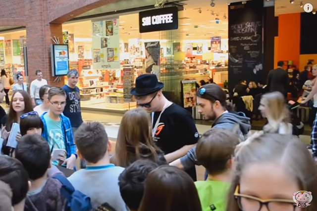 Uwierzyli, że rozmawiają z hiszpańską gwiazdą YouTube