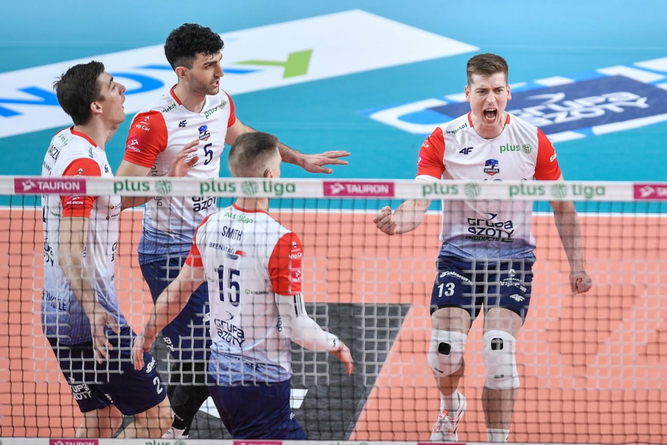 Grupa Azoty ZAKSA Kędzierzyn-Koźle dołączyła do Jastrzębskiego Węgla w finale sezonu PlusLigi.
