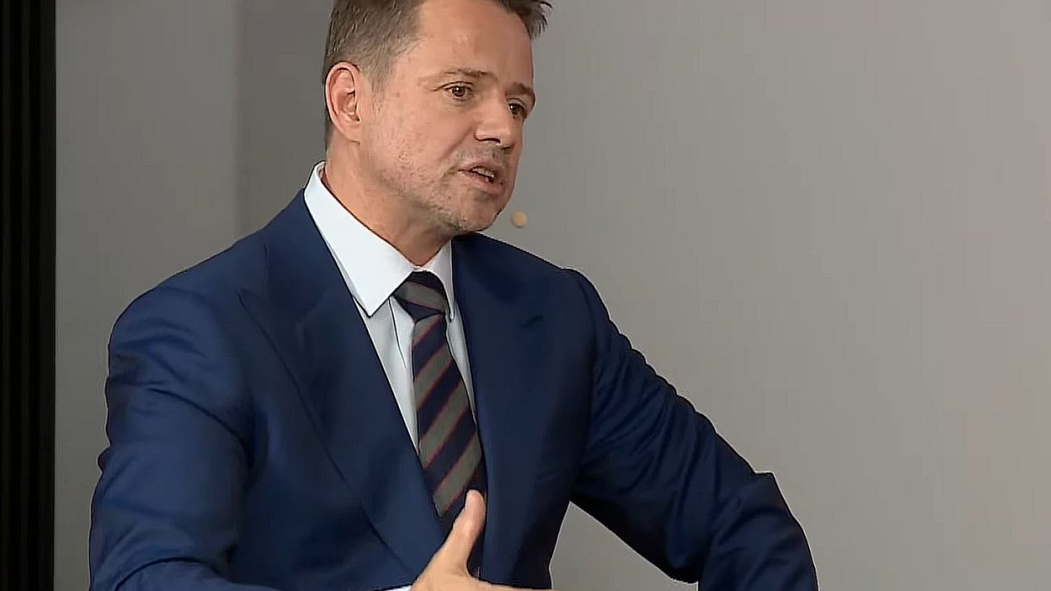 Trzaskowski okazał się dla Mentzena o wiele trudniejszym rozmówcą, niż Karol Nawrocki