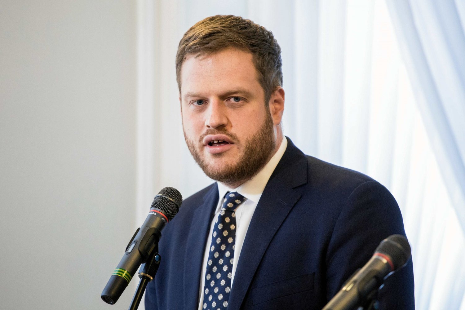 Wiceminister zdrowia Janusz Cieszyński przekazał, co się stanie, jeśli limit gości na weselach zostanie przekroczony.