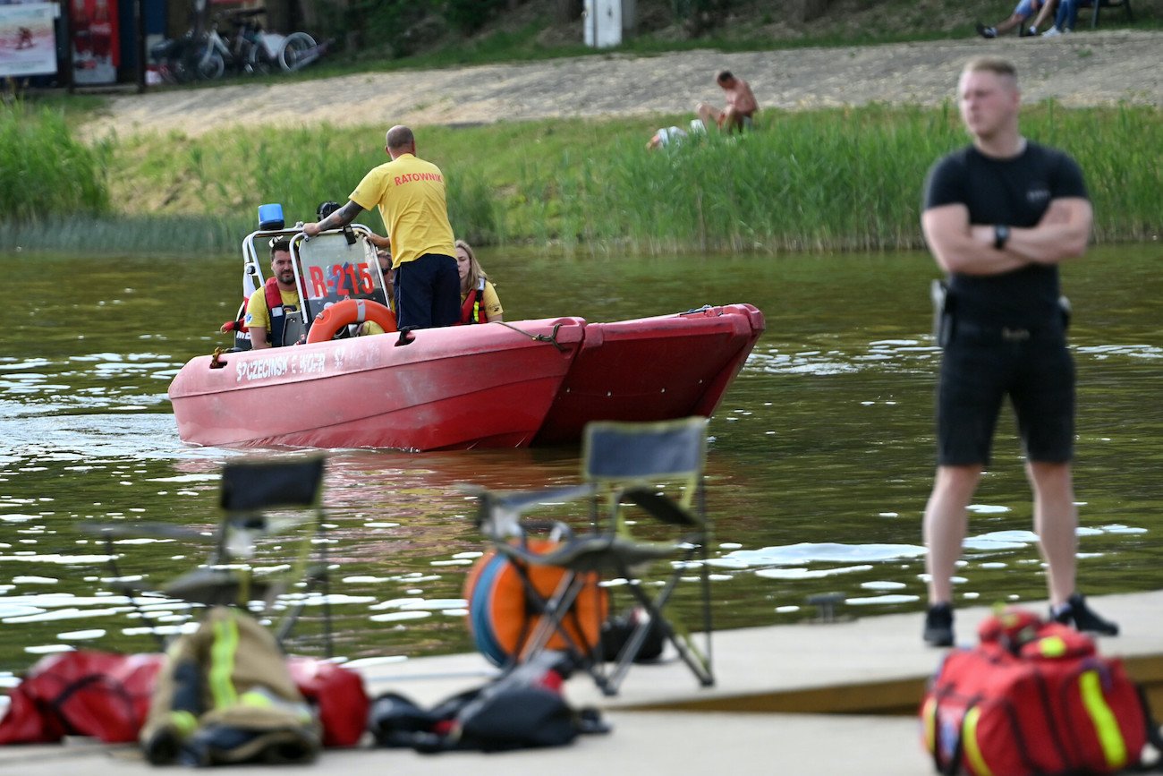 Akcja ratunkowa służb w Szczecinie, gdzie w czerwcu 2022 roku znaleziono topielca w Jeziorze Głębokim.