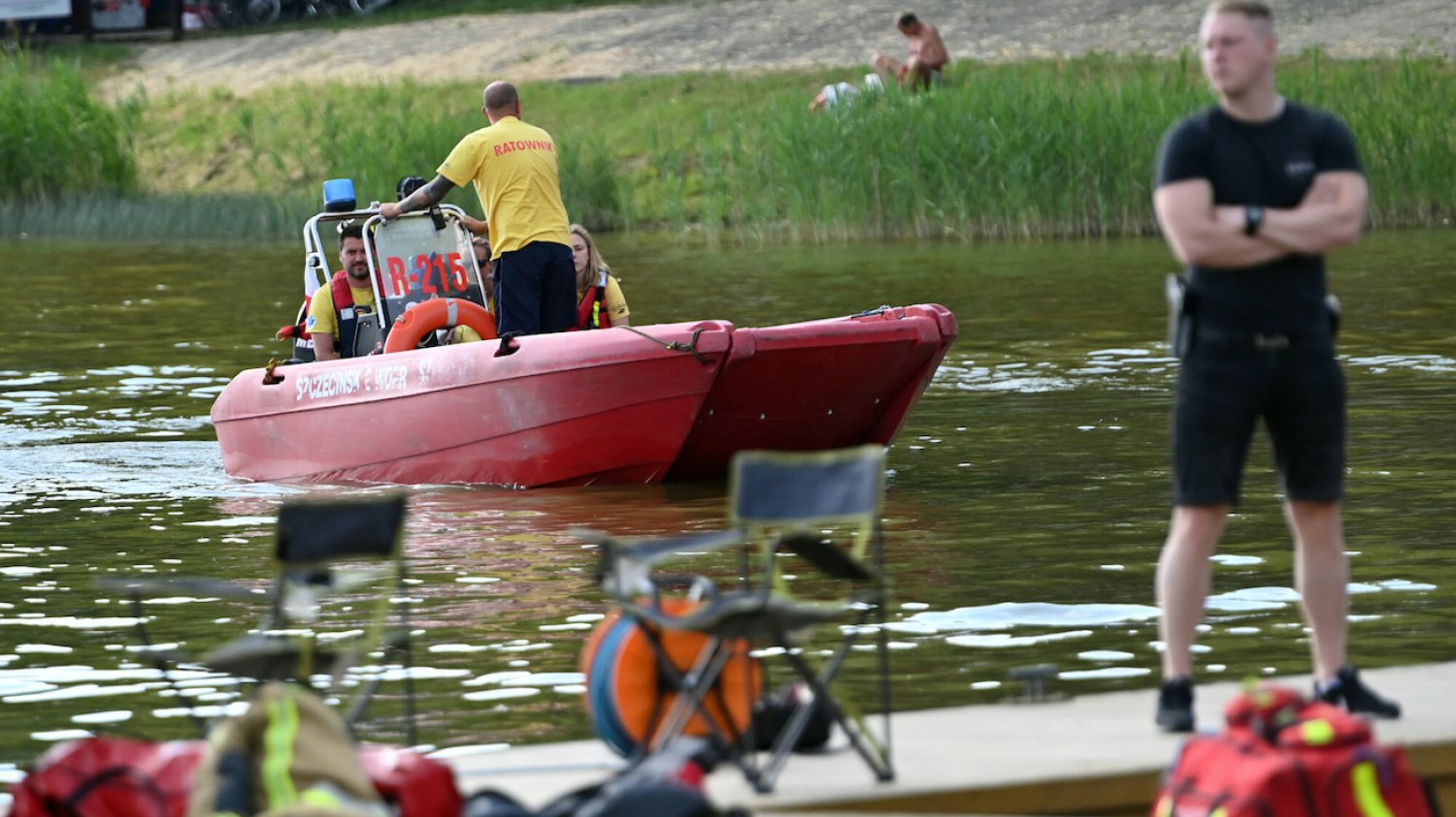 Akcja ratunkowa służb w Szczecinie, gdzie w czerwcu 2022 roku znaleziono topielca w Jeziorze Głębokim. Akcja ratunkowa służb w Szczecinie, gdzie w czerwcu 2022 roku znaleziono topielca w Jeziorze Głębokim.