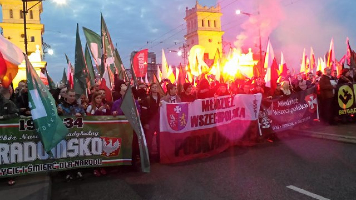 W marszu ponoć szli patrioci, a dewastacją zajmowali się prowokatorzy.