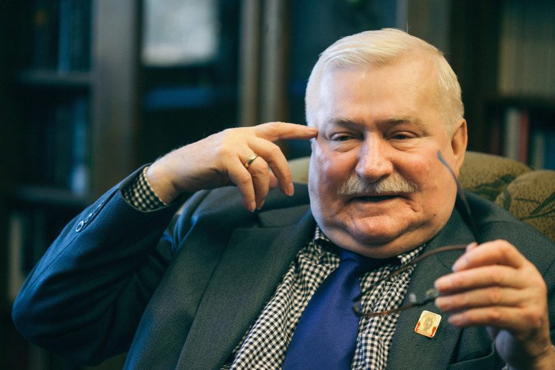 Duda i Kopacz nie podali sobie rąk. Wałęsa nawołuje: kultury, kultury; robotnik z robotnikiem by się przywitał