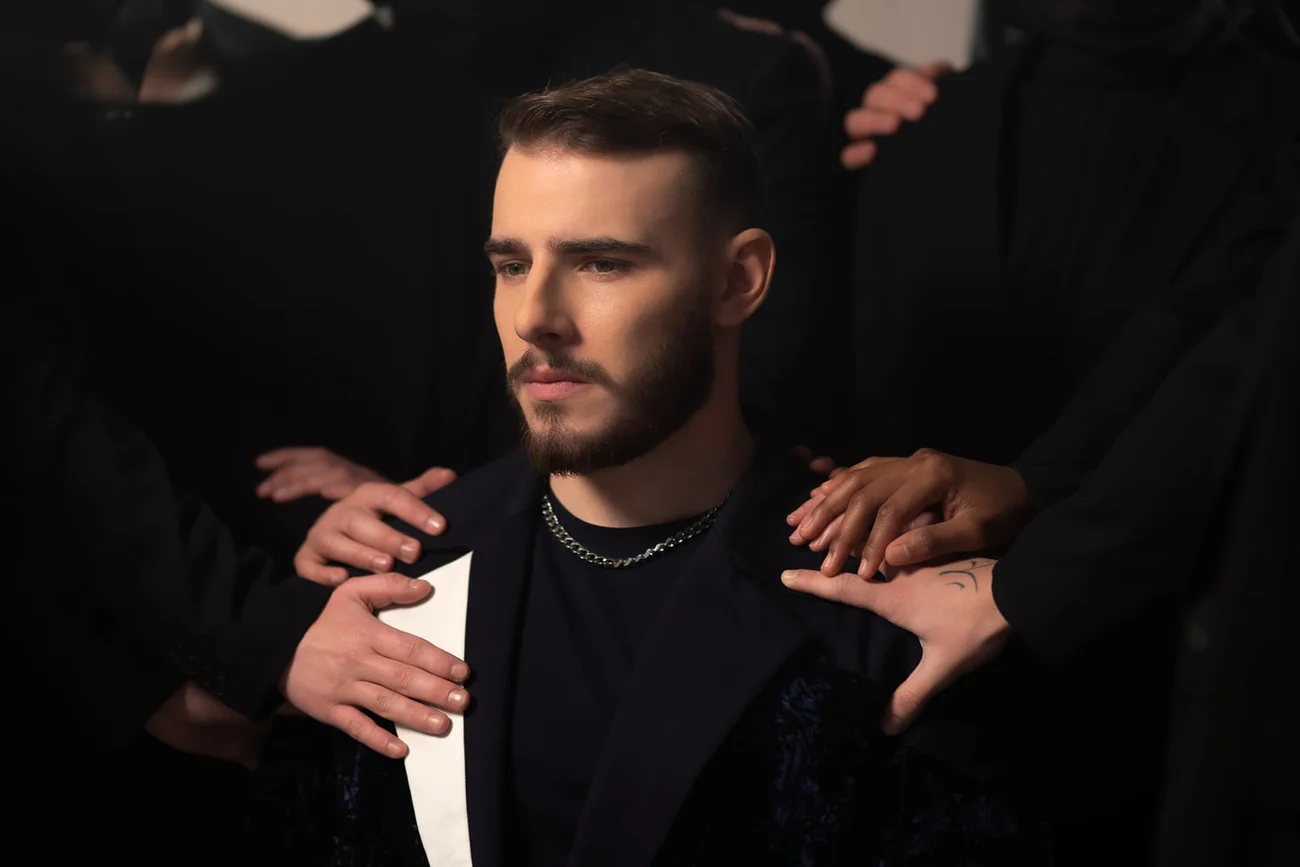 Krystian Ochman zaprezentował utwór "River" na Eurowizję 2022.