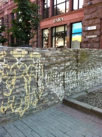 Butik Zary w sąsiedztwie barykady na Chreszczatiku