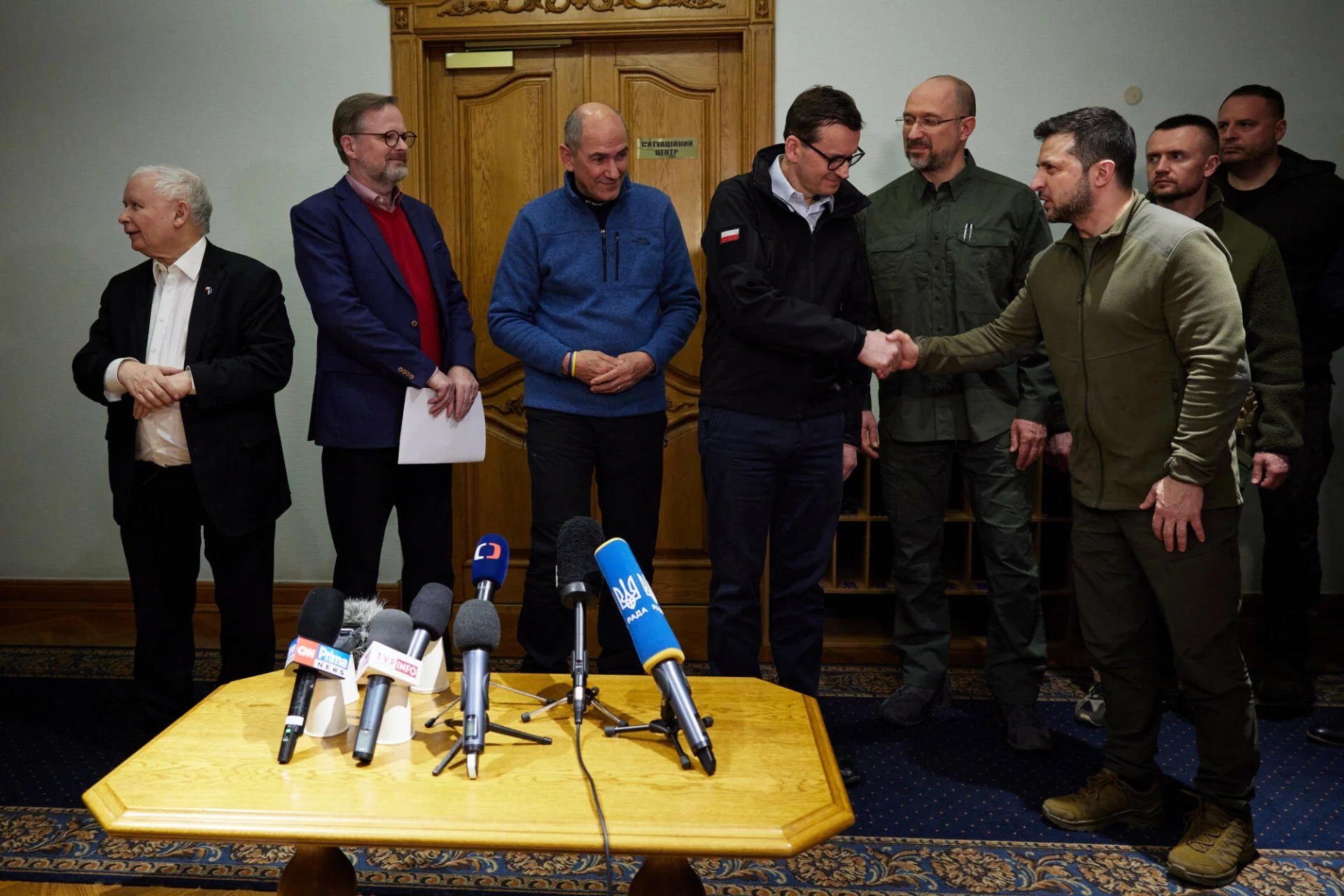 Łukasz Warzecha krytykuje "misję Kaczyńskiego". Pomysł prezesa PiS nazwał groźnymi mrzonkami. Łukasz Warzecha krytykuje "misję Kaczyńskiego". Pomysł prezesa PiS nazwał groźnymi mrzonkami