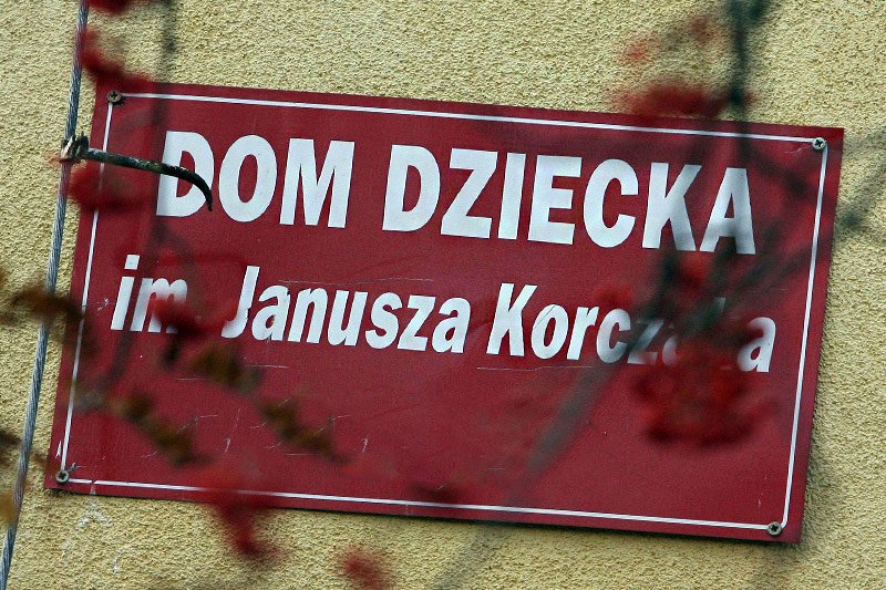 Wychowankowie domów dziecka są postrzegani jako przedstawiciele tzw. patologii.