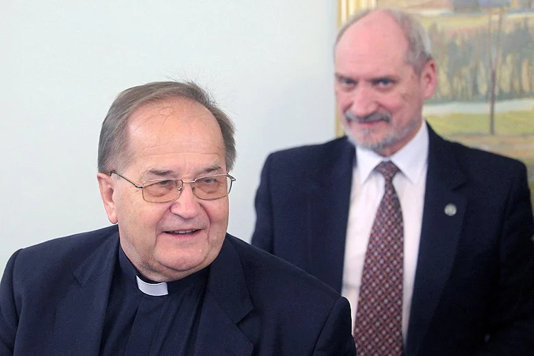 W rozmowie z naTemat.pl europosłanka PO Julia Pitera przypomina, że jednym z ważnych beneficjentów funduszy unijnych w Polsce stał się o. Tadeusz Rydzyk.