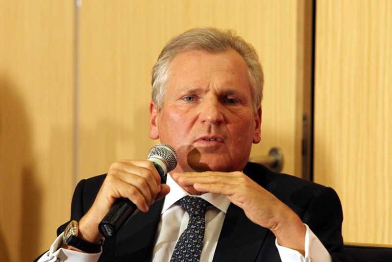 Na Aleksandra Kwaśniewskiego znów spadły zarzuty o publiczne wystąpienia pod wpływem alkoholu.