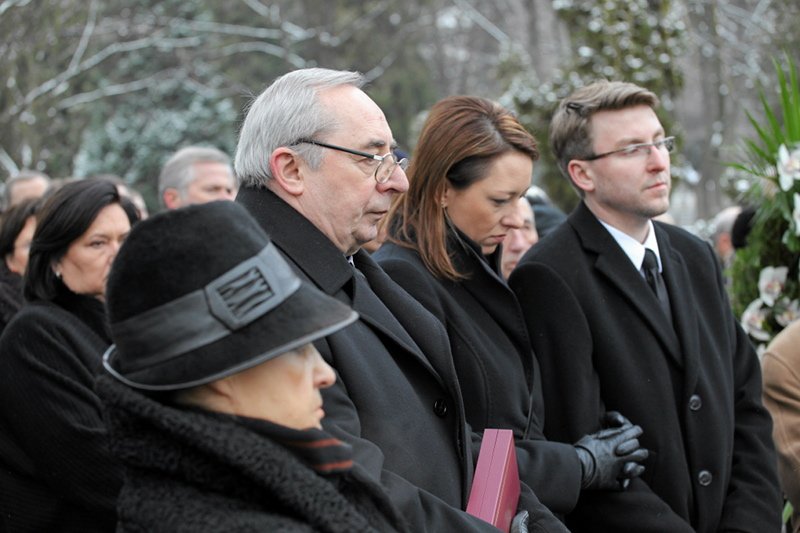 Uroczystości pogrzebowe dziennikarki Teresy Torańskiej na warszawskich Powązkach.