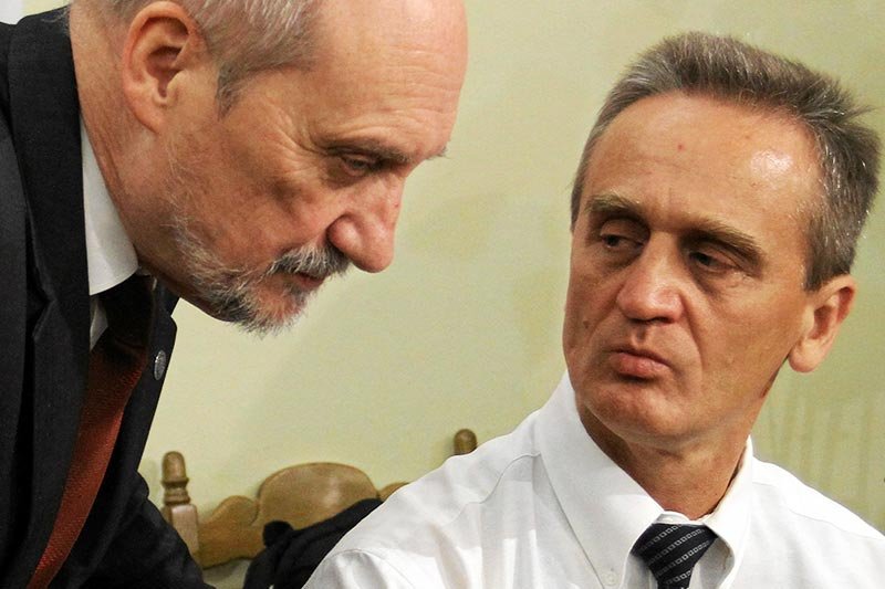 Antoni Macierewicz i nowa gwiazda wśród naukowców jego zespołu parlamentarnego - Chris Cieszewski.