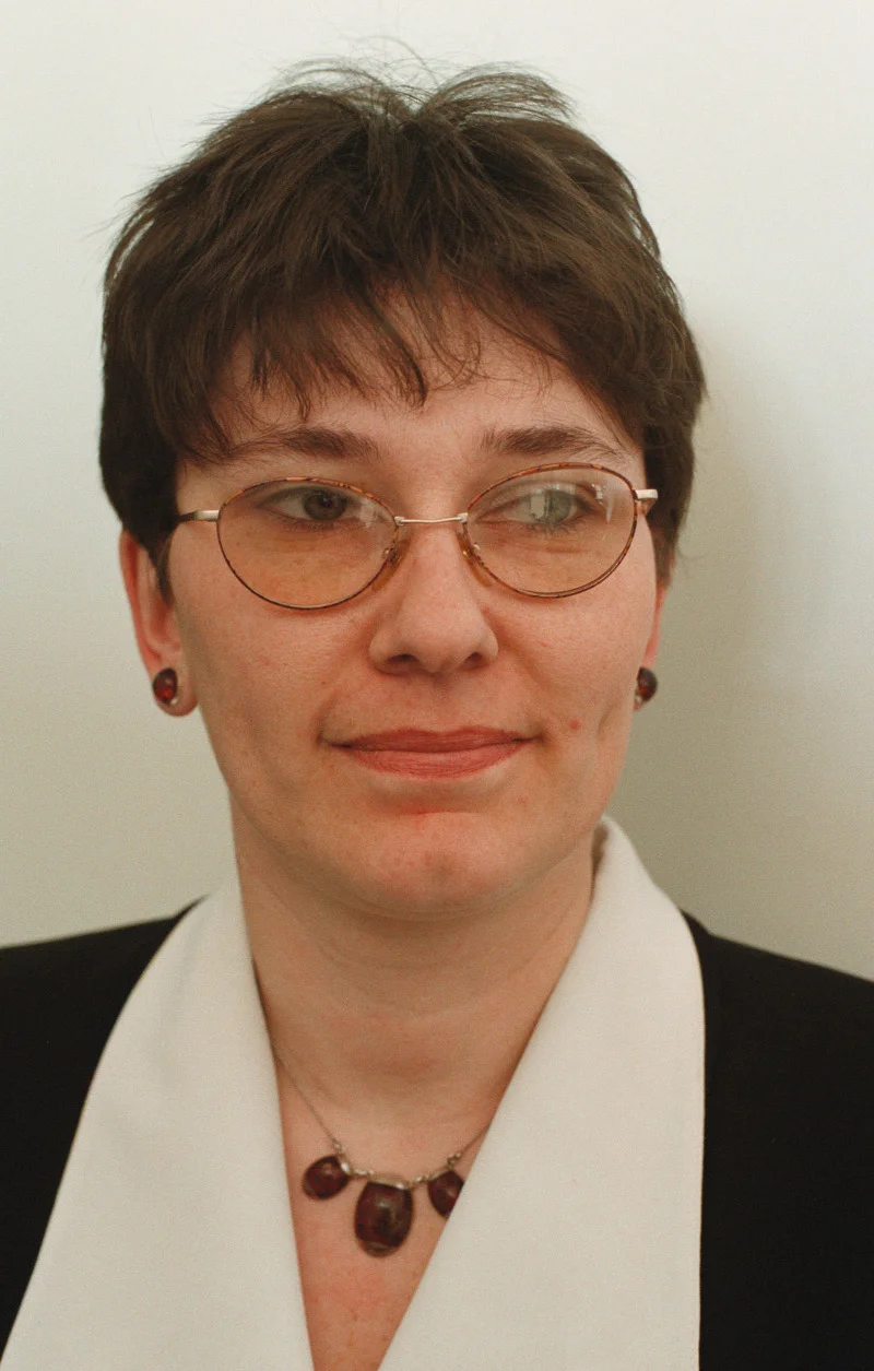 Zdjęcie z 2000 r. przedstawiające Beatę Mazurek, gdy była członkiem Wojewódzkiej Rady Zatrudnienia w Lublinie, kierownikiem oddziału chełmskiego.