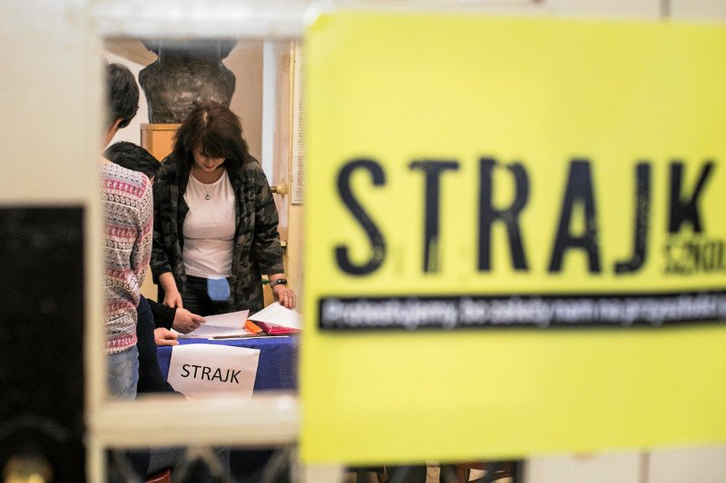 Wsparcie dla nauczycieli można wyrazić także w taki sposób...