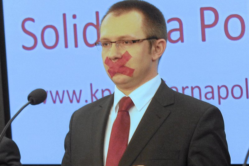 Doniesienia o erotycznym życiu posła Solidarnej Polski to nie tylko dowód na hipokryzję polityków.