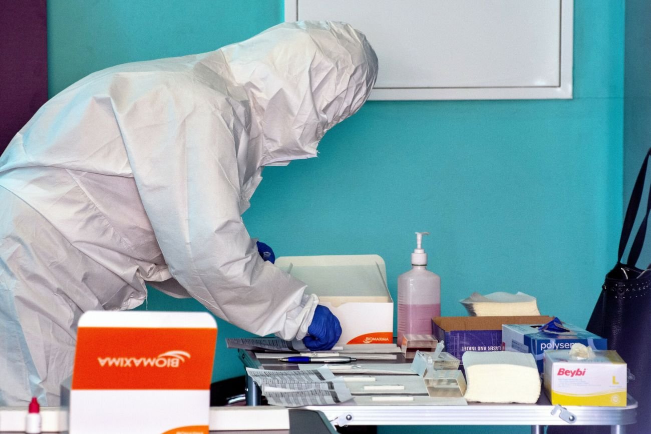 Pierwsze zakażenia wariantem koronawirusa Omikron w Niemczech.