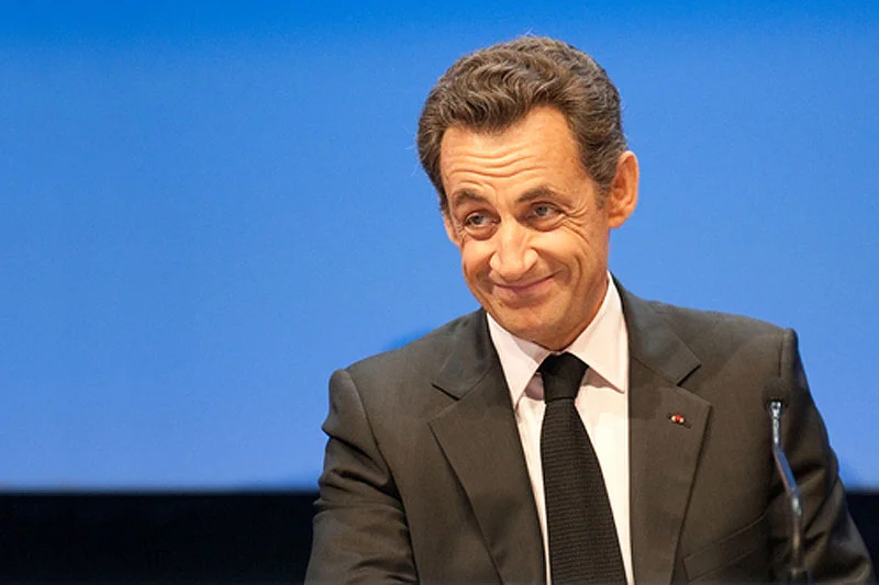Choć francuskie służby specjalne miały nielegalnie inwigilować dziennikarzy i przeciwników politycznych na zlecenie Nicolasa Sarkozy'ego, po zmianie władzy w Pałacu Elizejskim nikt szefów DCRI nie ścigał.
