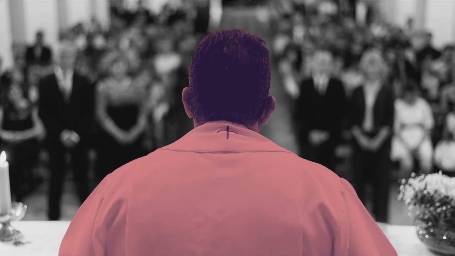 Ksiądz nagrywa parafian i wywiesza ich zdjęcia w gablocie. "Skończyła mi się cierpliwość"