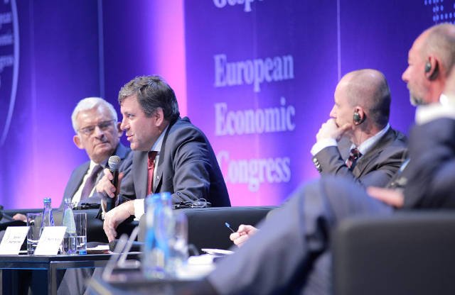 Janusz Piechociński wita gości zeszłorocznej edycji Europejskiego Kongresu Gospodarczego w Katowicach