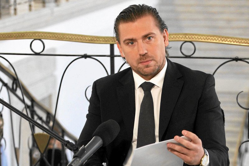 Agent Tomek niechciany w PiS po alkoholowych ekscesach?
