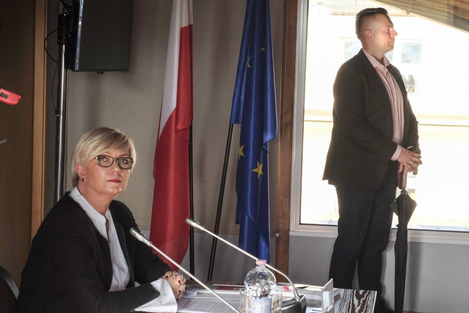 Na wizytę w salonie optycznym Prezes TK udała się w towarzystwie ochroniarza i asystentki. Pojechali tam służbową limuzyną.