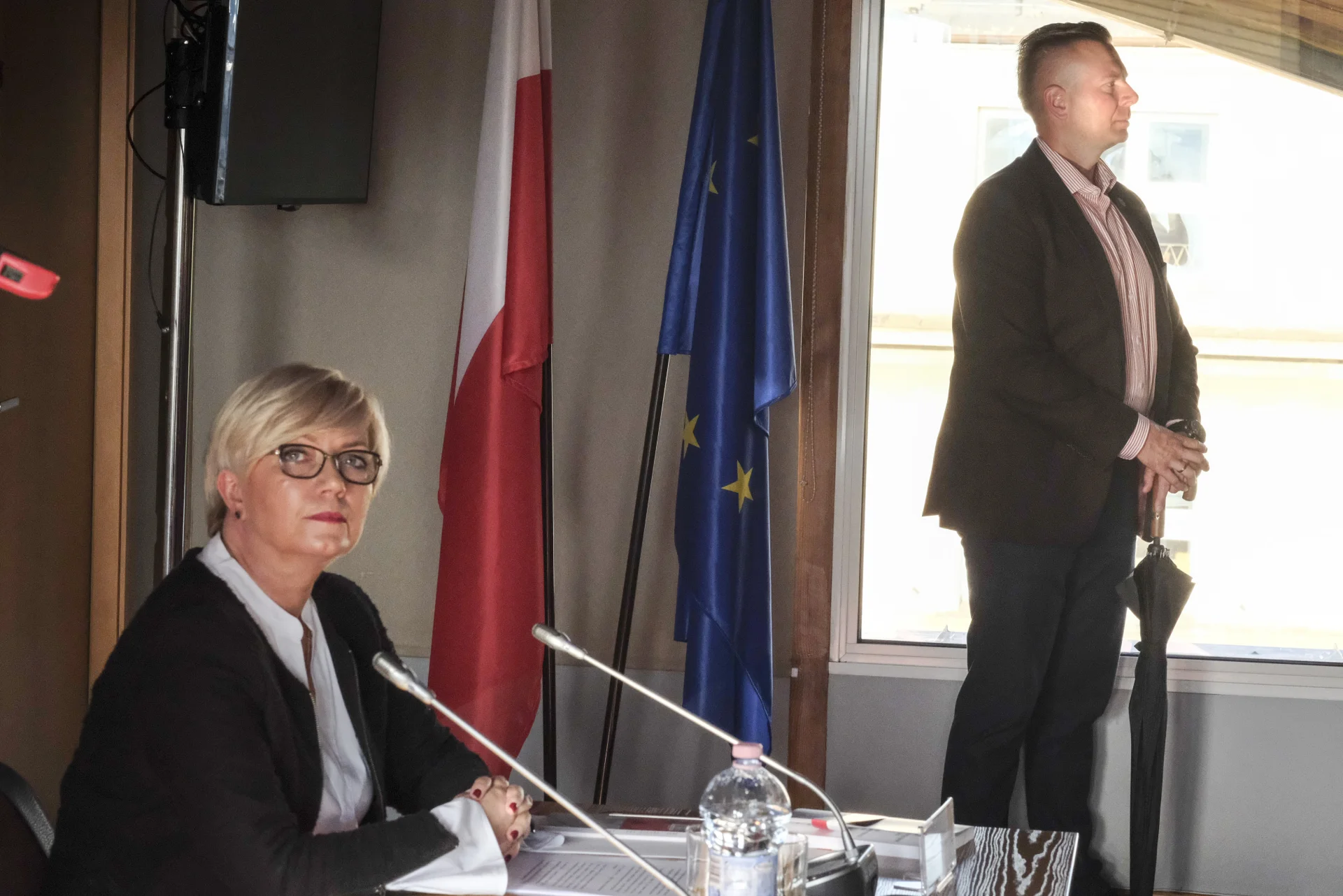 Na wizytę w salonie optycznym Prezes TK udała się w towarzystwie ochroniarza i asystentki. Pojechali tam służbową limuzyną.