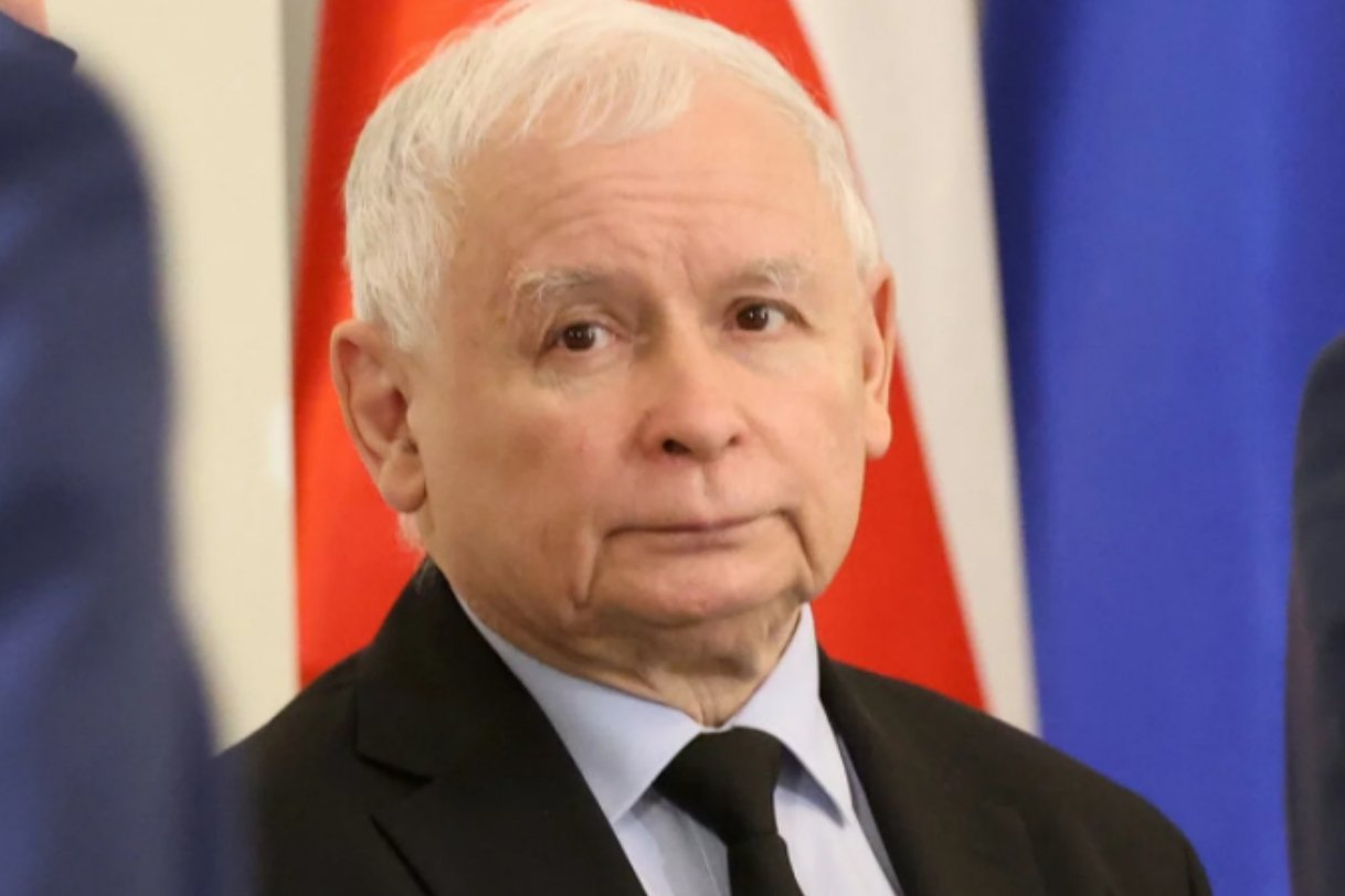 Prezes PiS czekał na wynik testu na COVID-19, dlatego nie przyszedł na przemówienie Joe Bidena.