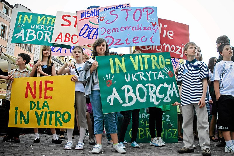 In vitro to inaczej aborcja? Marsz dla Życia i Rodziny w Rzeszowie, rok 2010.