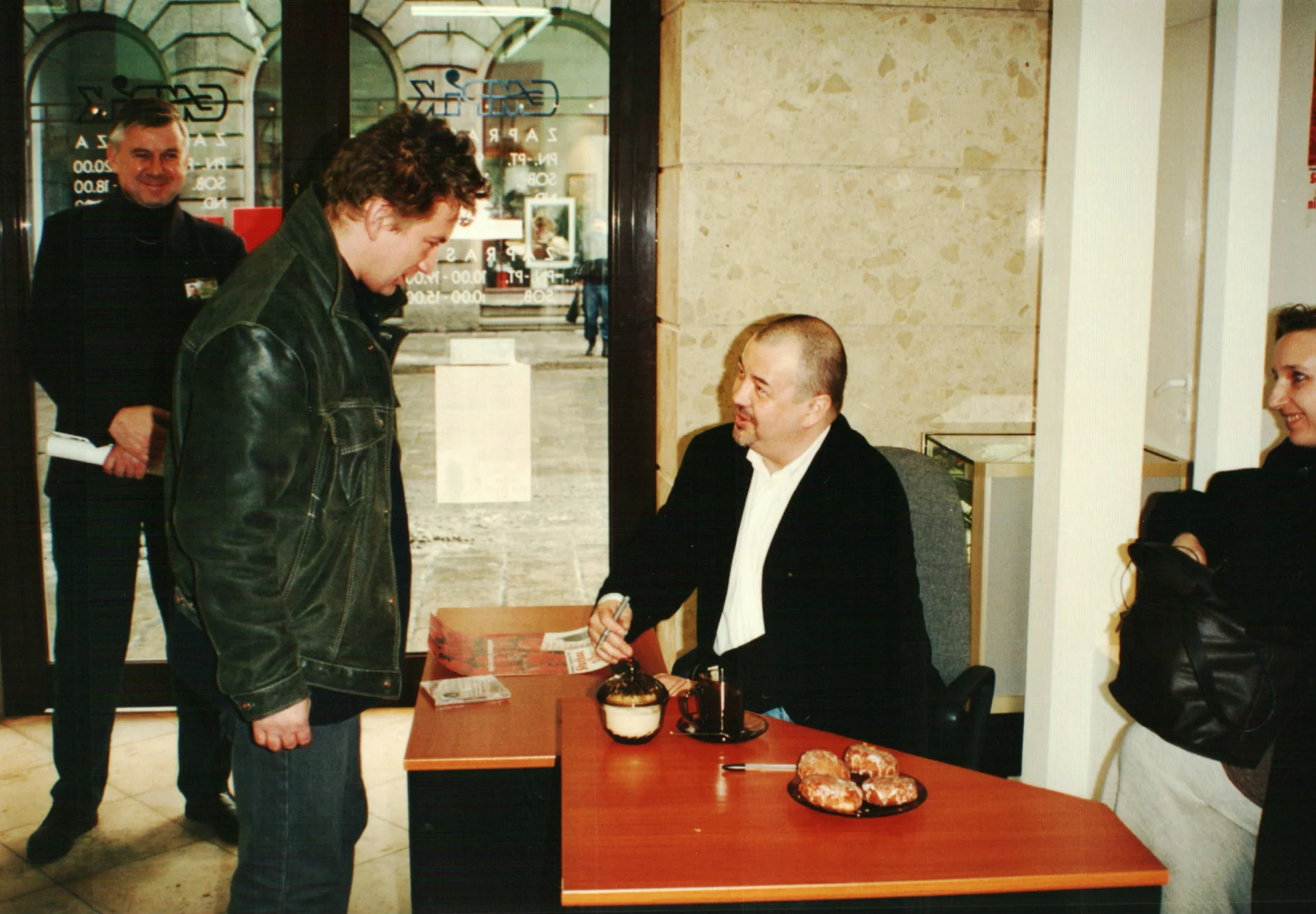Stanisław Sojka, gość Empiku, promujący w roku 1995 płytę "Soyka. Sonety. Shakespeare"