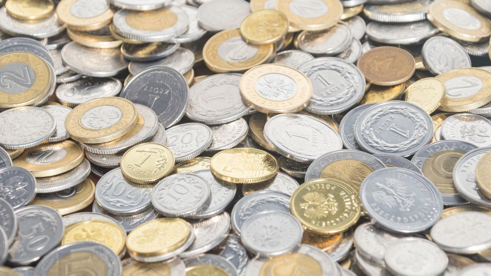 Nowa srebrna moneta o nietypowym nominale 12 stycznia trafiła do obiegu.