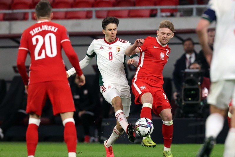 Jóźwiak chwilę po wejściu na boisko uczestniczył w dwóch akcjach bramkowych.