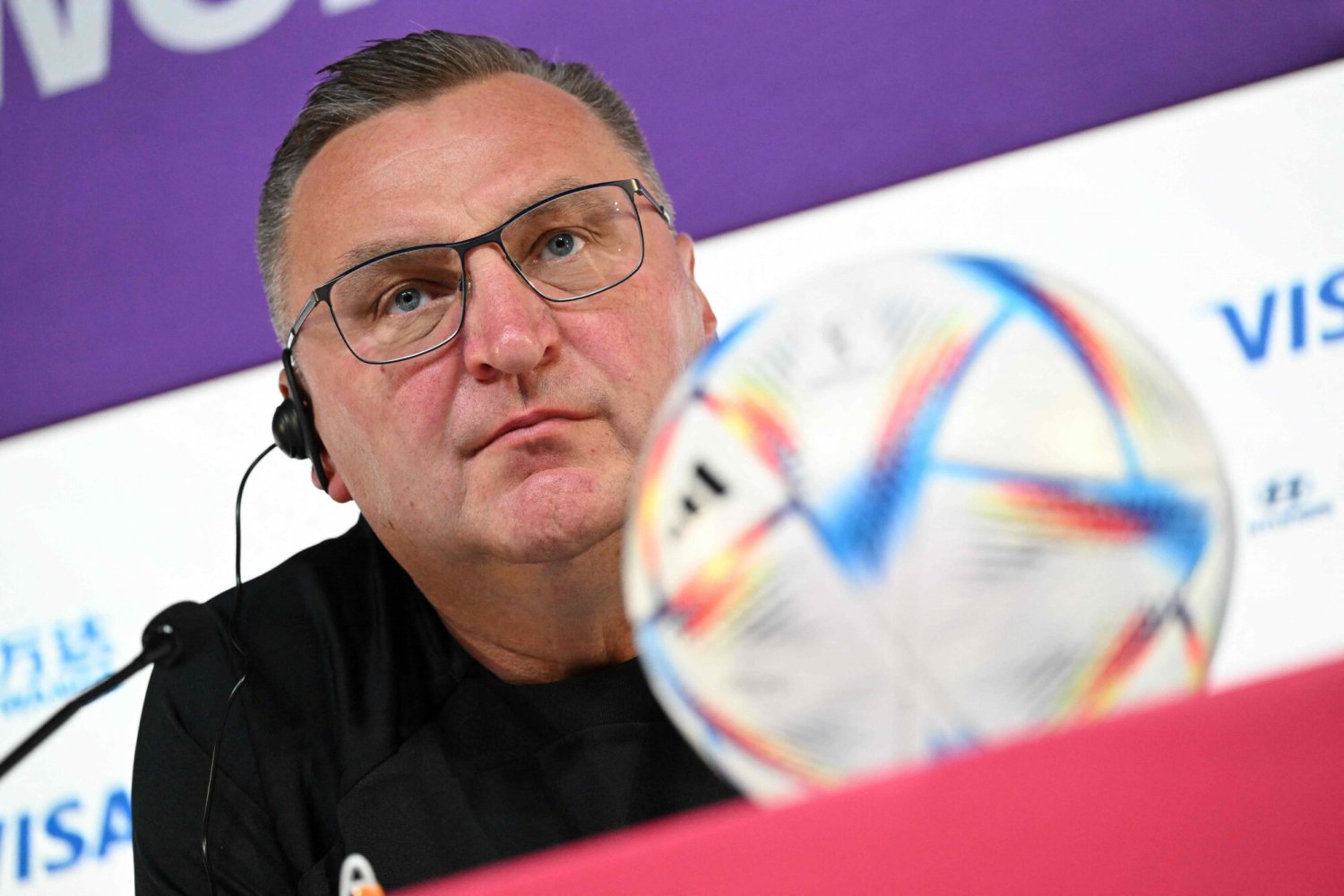 Trener Michniewicz w czwartek na konferencji pojawił się z dwójką skrzydłowych "powiązanych" z Lechem Poznań.