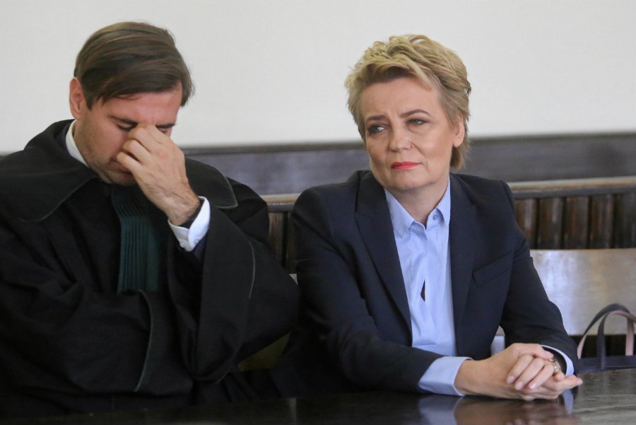 Wojewoda łódzki Zbigniew Rau wezwał Hannę Zdanowską do rezygnacji z kandydowania.