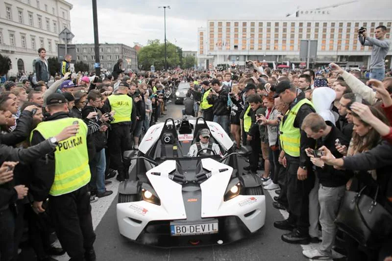 Gumball 3000 w Warszawie - spotkać można było i takie, "kosmiczne" auta