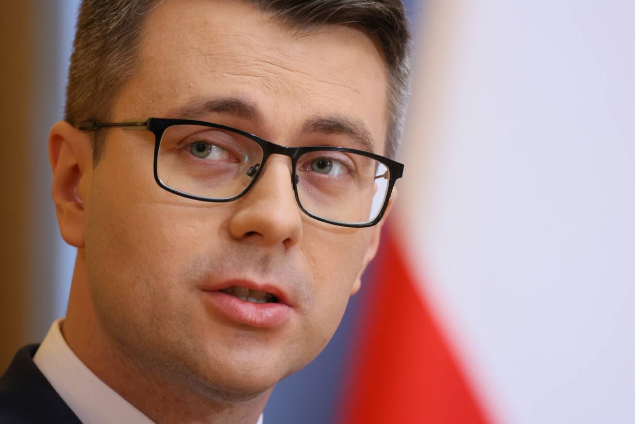 Piotr Müller wziął ślub w ukryciu. Na jego weselu bawił się Morawiecki