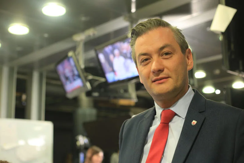 Prezydent Słupska twierdzi, że polskie samorządy nie mają pieniędzy na program 500 plus.