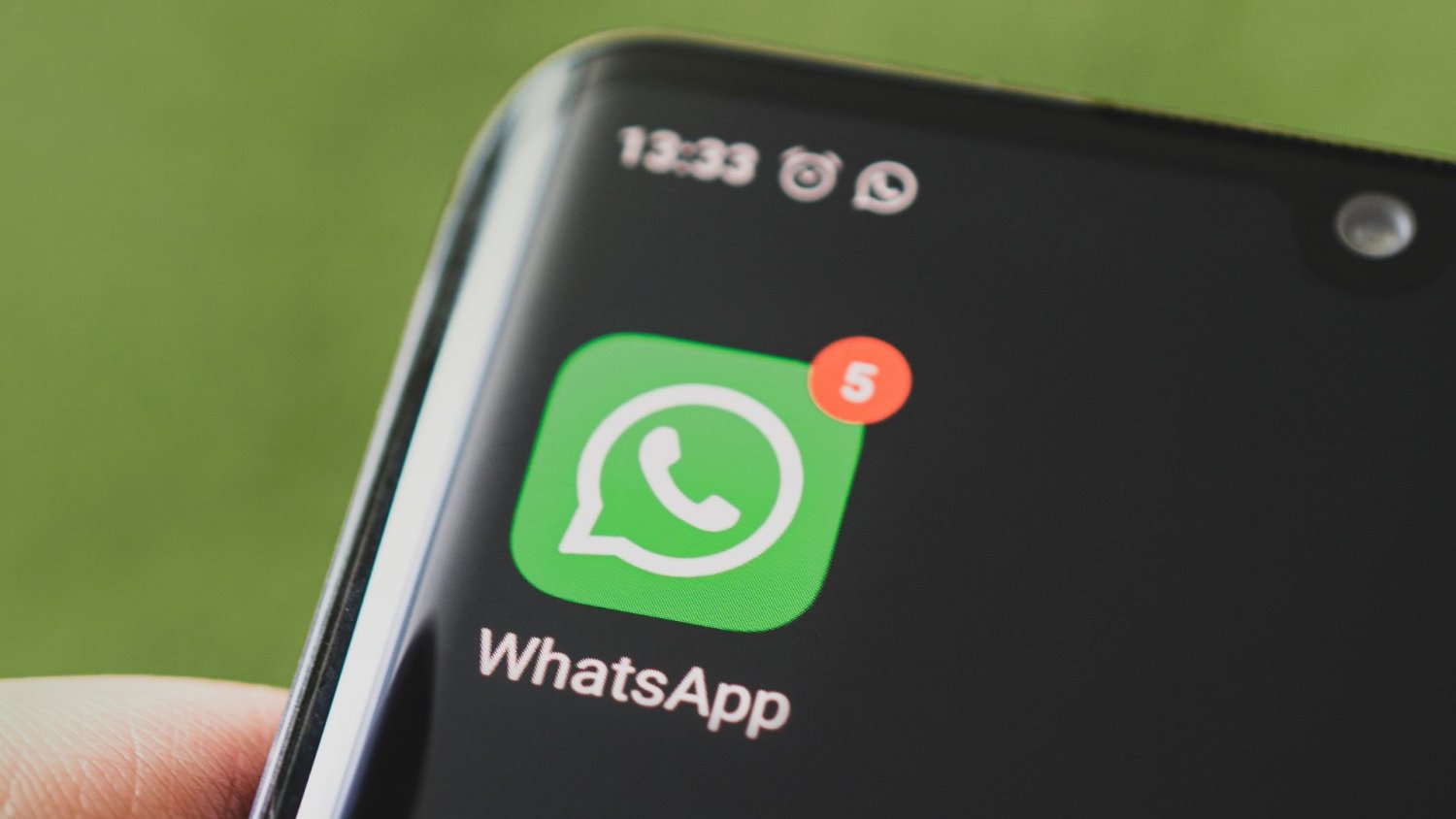 Fala oszustw na WhatsAppie. Rozmowy polityków mogły trafić w ręce przestępców