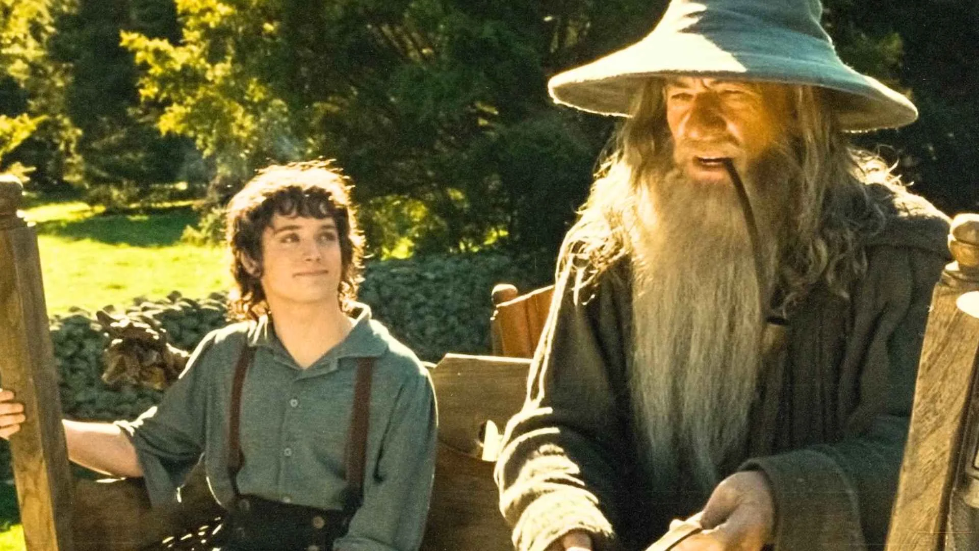 Elijah Wood i Ian McKellen w filmie "Władca Pierścieni: Drużyna Pierścienia"