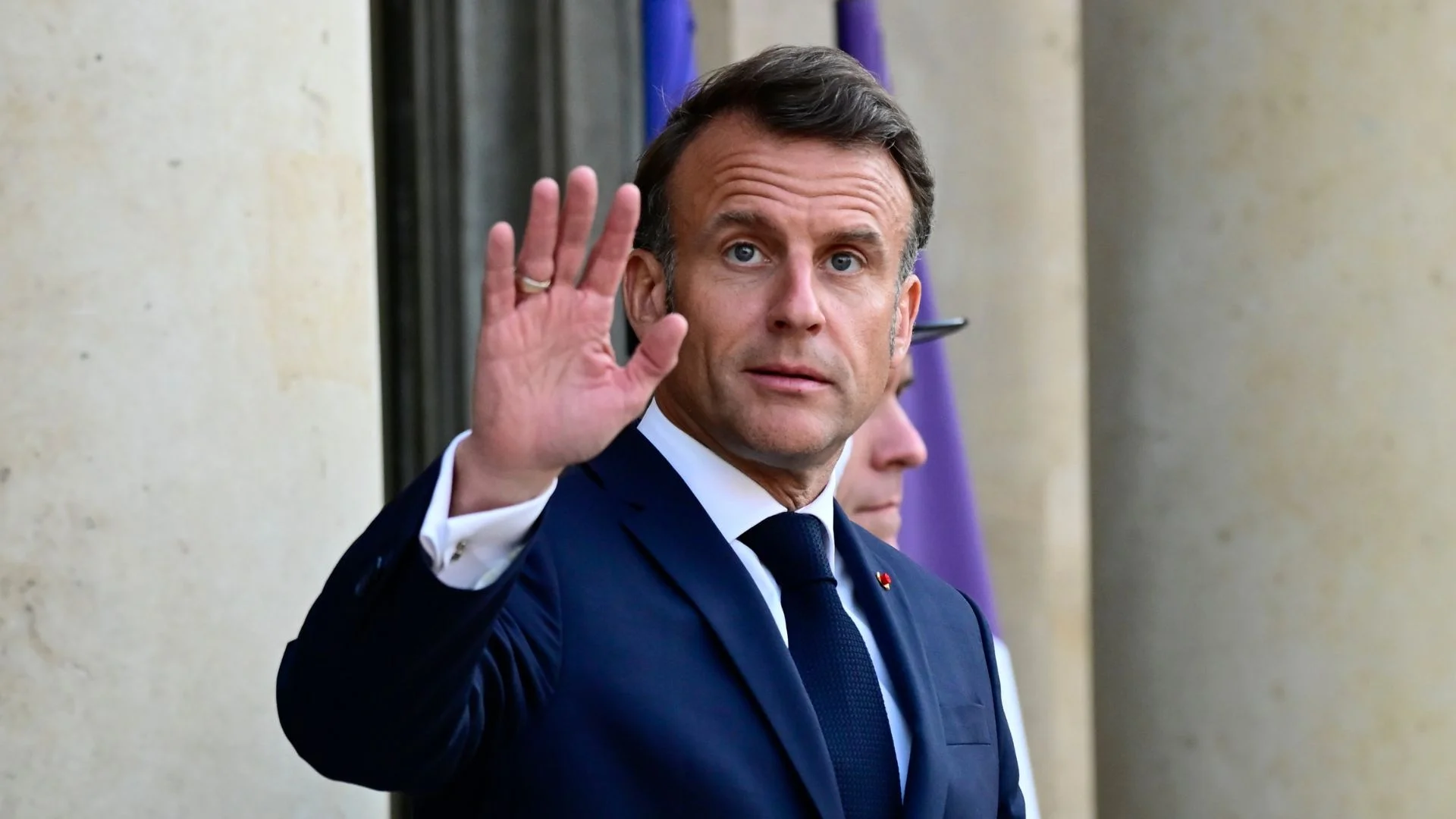 Macron na "rewolucję" reaguje jakby chciał, a nie mógł. 181 dni to odpowiedź